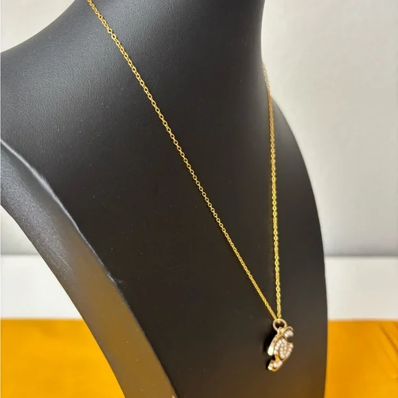Gold Pendant Necklace. NWOT - Picture 4 of 6